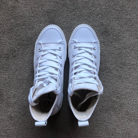 【SOLD】Alexander McQueen High-Top Sneakers - Picture 2 of 7